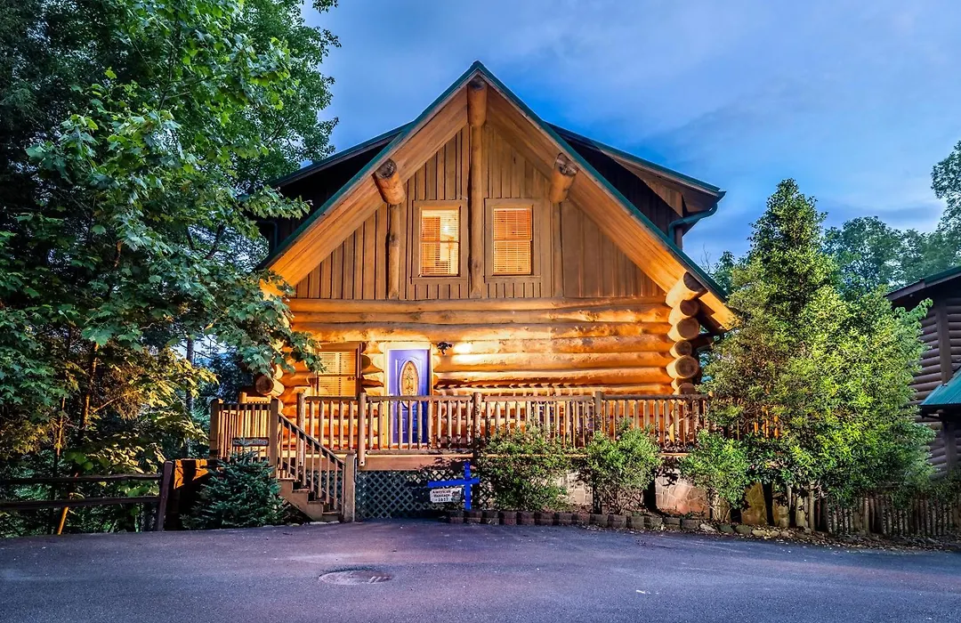 Smokiesboutiquecabins Would Love To Host You! 4 Miles To Gatlinburg Strip! Resort Pool Open May 1 Through Oct 1! Views, Shuffleboard, Hot Tub, Arcade!-1