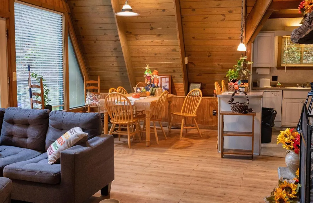 Smoky Bear Hideaway-1