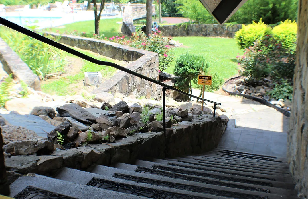 Fabulous Chalet Inn-1