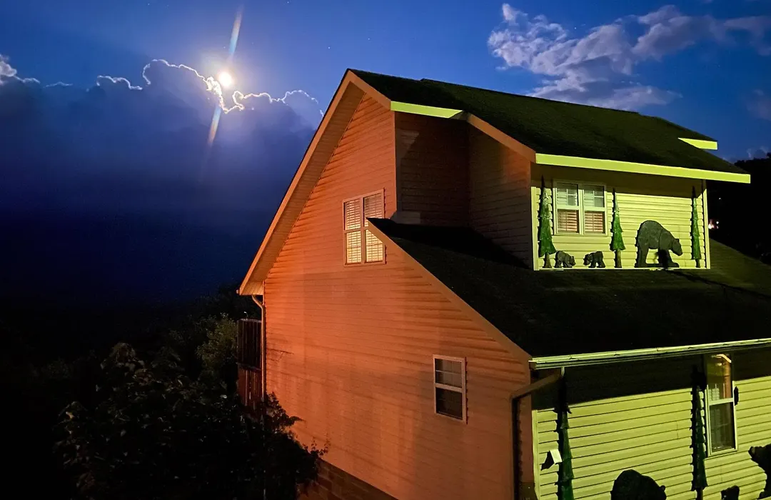 Heavenly View - Bear Themed Cabin, Hottub, Dog-Friendly, Near Gatlinburg-1