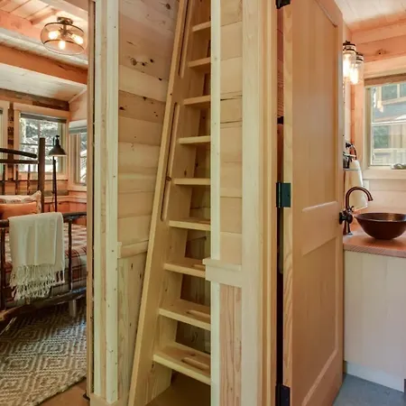 The Hemlock In Treehouse Grove At Norton Creek-3