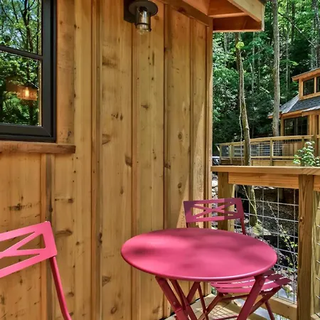 The Hemlock In Treehouse Grove At Norton Creek-2