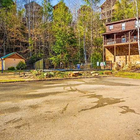 Smokiesboutiquecabins Would Love To Host You! 4 Miles To Gatlinburg Strip! Resort Pool Open May 1 Through Oct 1! Views, Shuffleboard, Hot Tub, Arcade!-3