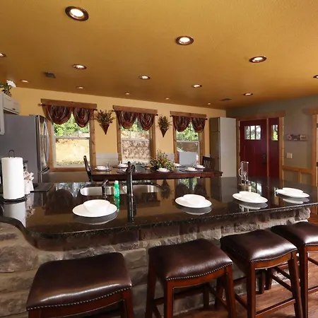 Above It All Cabin With Luxury Amenities And Game Room-2