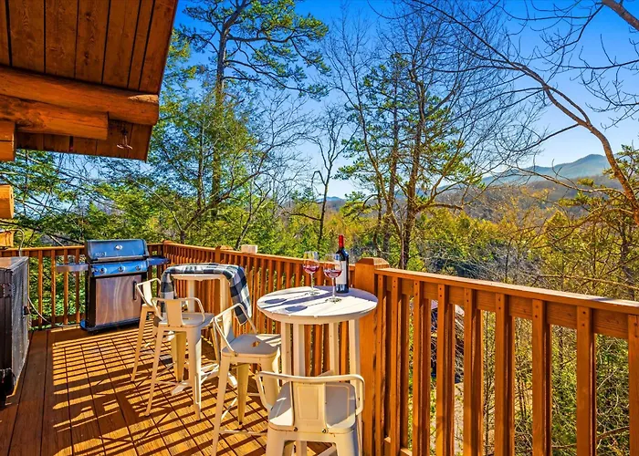 Smokiesboutiquecabins Would Love To Host You! 4 Miles To Gatlinburg Strip! Resort Pool Open May 1 Through Oct 1! Views, Shuffleboard, Hot Tub, Arcade!