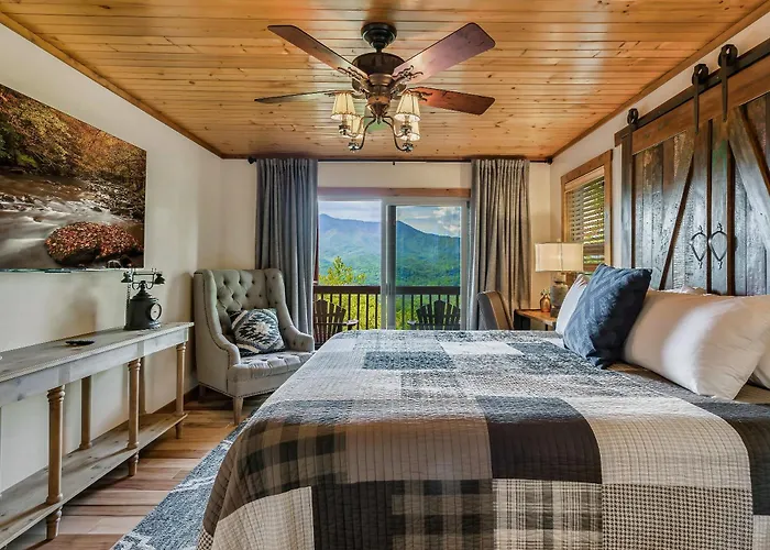 Million Views Hot Tub Game Room Sleeps 25 Gatlinburg