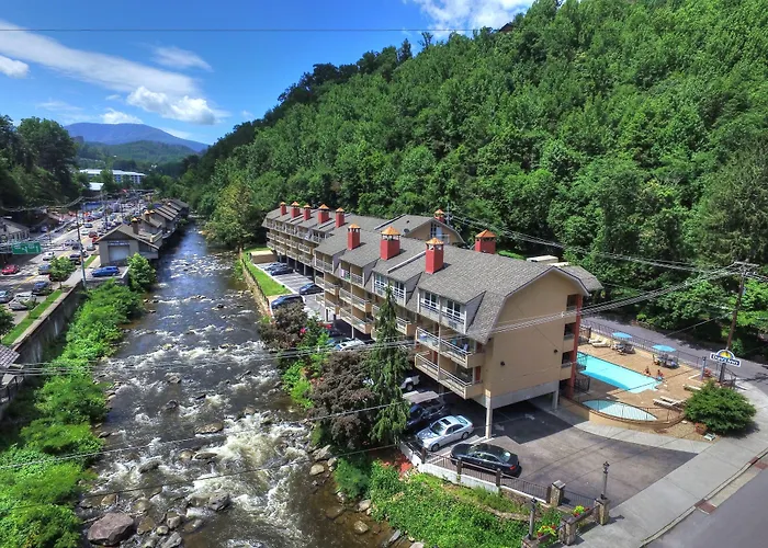 Gatlinburg River Inn
